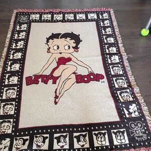 Betty Boop Graphic Throw Blanket